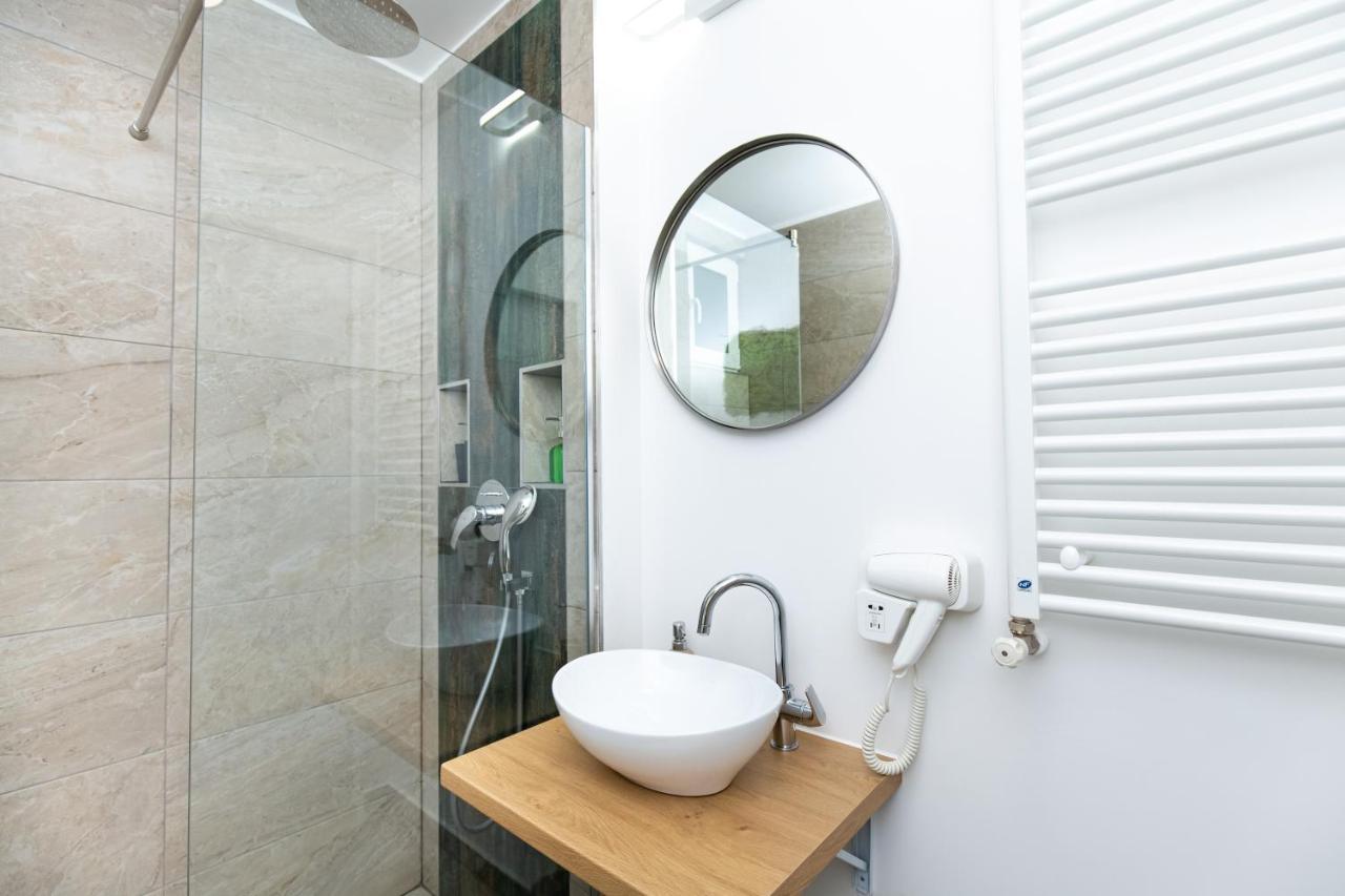 Metropole Apartments Studio Old City Bukares Bagian luar foto